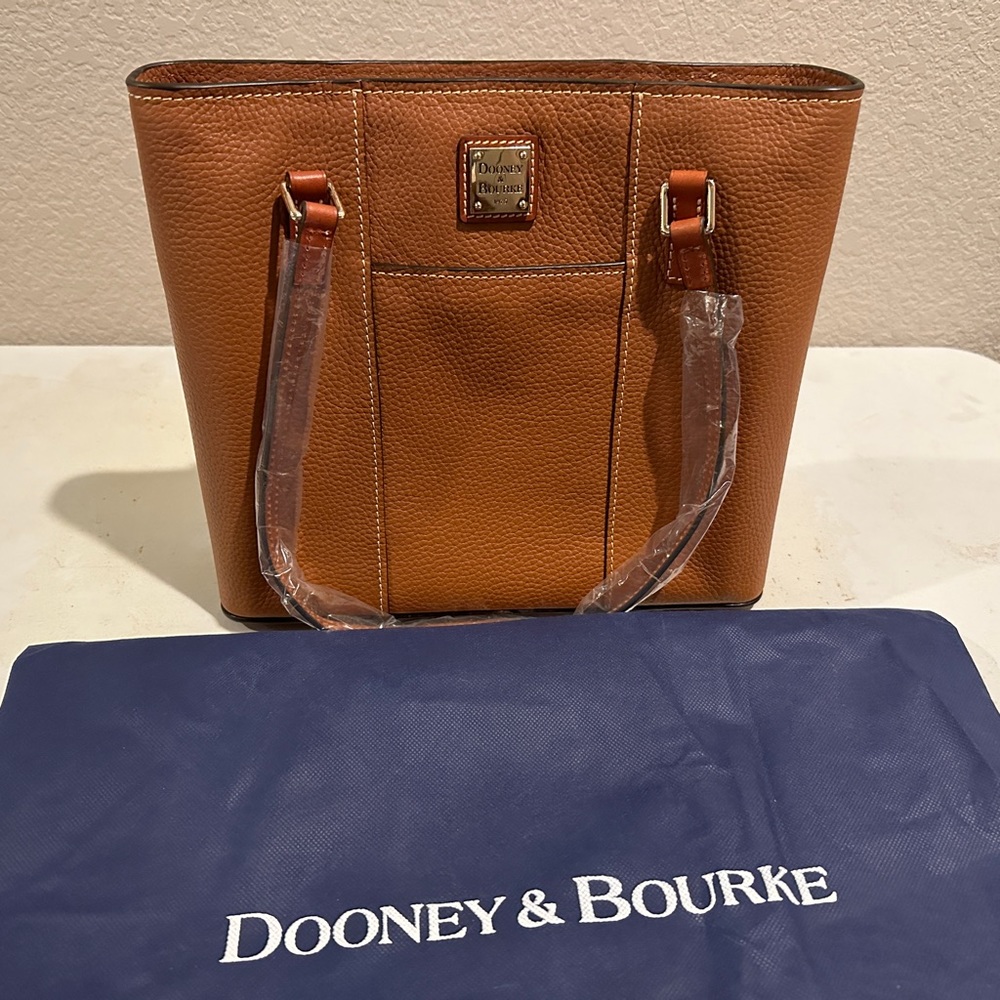 NWT Dooney and Bourke Pebble Grain Small Lexington